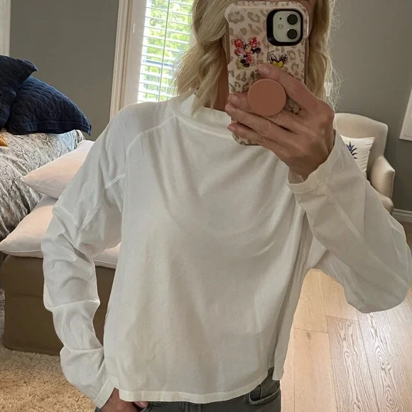 We The Free mocked neck cropped long sleeve shirts. White and Burgundy together - Picture 5 of 7